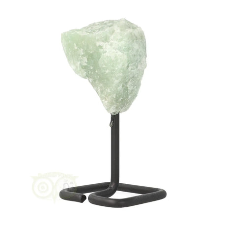 Groene kwarts edelsteen op standaard – decoratieve en spirituele steen