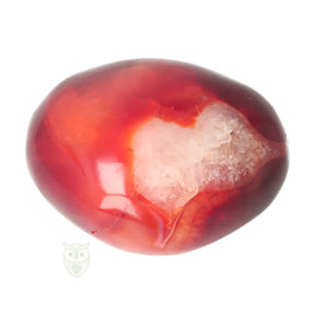 Carneool handsteen 106 gram donkerrood met bergkristal
