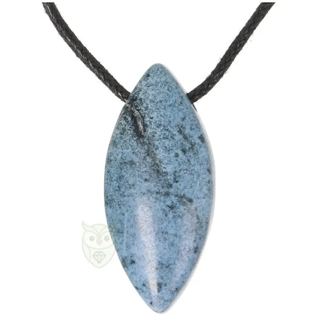 Dumortieriet ovaal hanger nr. 25 met blauwgrijze kleur en donkere spikkels