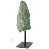 Fuchsiet ruw op metalen standaard nr. 11 - 739 gram | Edelsteen sculptuur