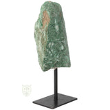 Fuchsiet ruw op metalen standaard nr. 11 - 739 gram | Edelsteen sculptuur