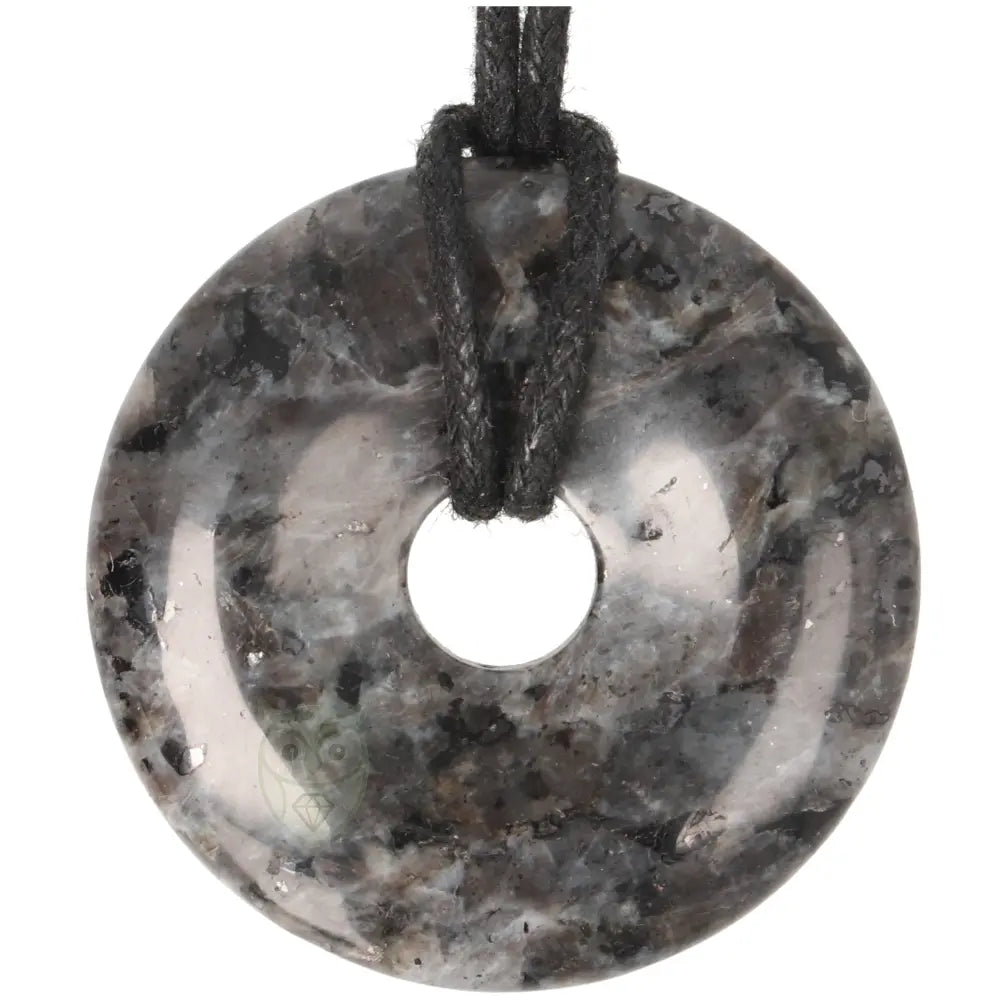 Larvikiet Pi-stone met karakteristieke labradorescentie