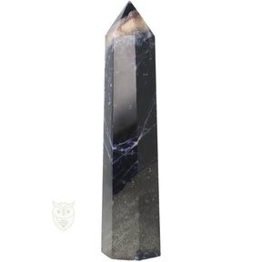 Sodaliet punt 353 gram obelisk met blauwe en witte aders