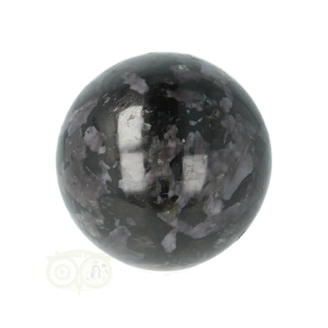 Gabbro Merliniet bol 176 gram nr. 11 – lichtval die het contrast tussen zwart en wit mineraal versterkt – Webshop Danielle Forrer