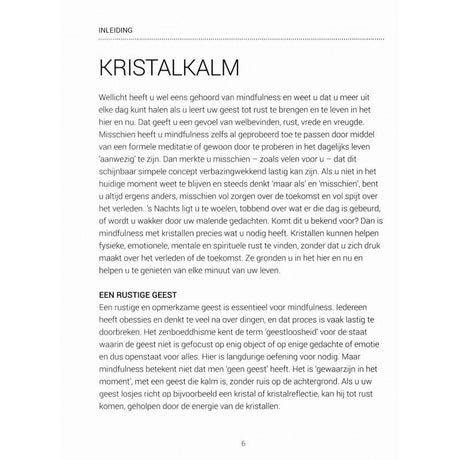 Pagina Kristallen en Mindfulness Judy Hall met uitleg over kristalenergie en aanwezigheid – Webshop Danielle Forrer