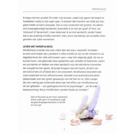 Binnenpagina Kristallen en Mindfulness Judy Hall – praktische mindfulnessoefening met kristal – Webshop Danielle Forrer