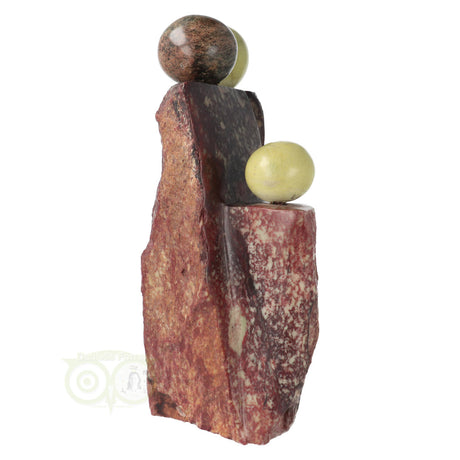 Serpentijn kunst sculptuur met organische vormen en groene tinten