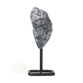 Sodaliet ruw op standaard nr. 14 met diepe blauwe kleur en witte adering
